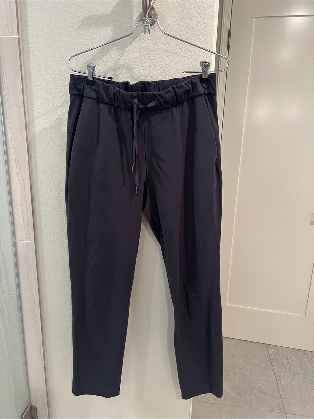 Women’s Dark Navy Drawstring Lululemon On the Fly Pants size 4